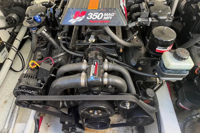 Slide: The Image of Engine of a 2000 Formula 280 Sun Sport boat, featuring 350 MAG MPI. - 24