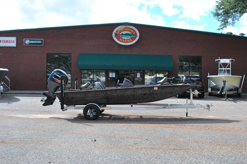 Slide: The Image of 2024 Express 180XP boat on trailer outside dealership, featuring Yamaha outboard motor. - 6
