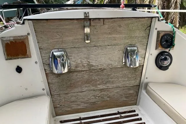 Slide: The Image of 1979 Chrysler 26 boat cockpit with wooden panel and chrome fixtures. - 17