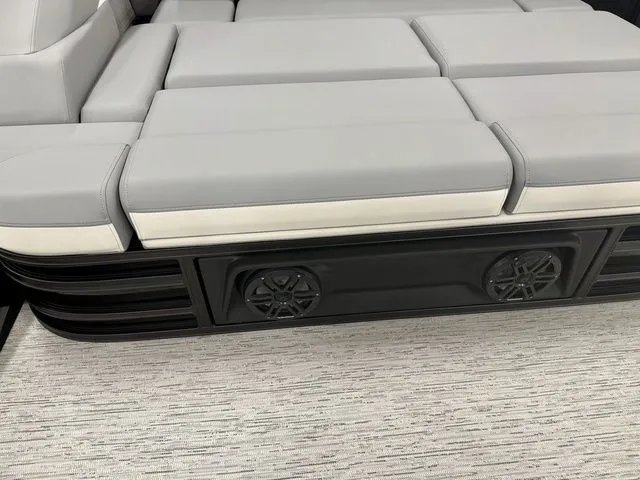 Slide: The Image of Bennington M Swingback 24 MSB 2026 - 9