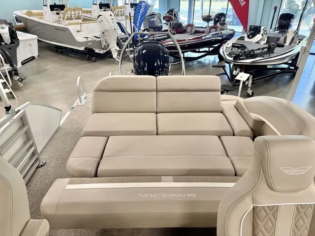 Slide: The Image of Bennington M Swingback 22 MSB 2026 - 6