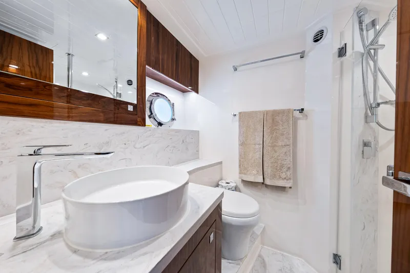 Slide: The Image of Riviera 5400 Sport Yacht 2022 - 78