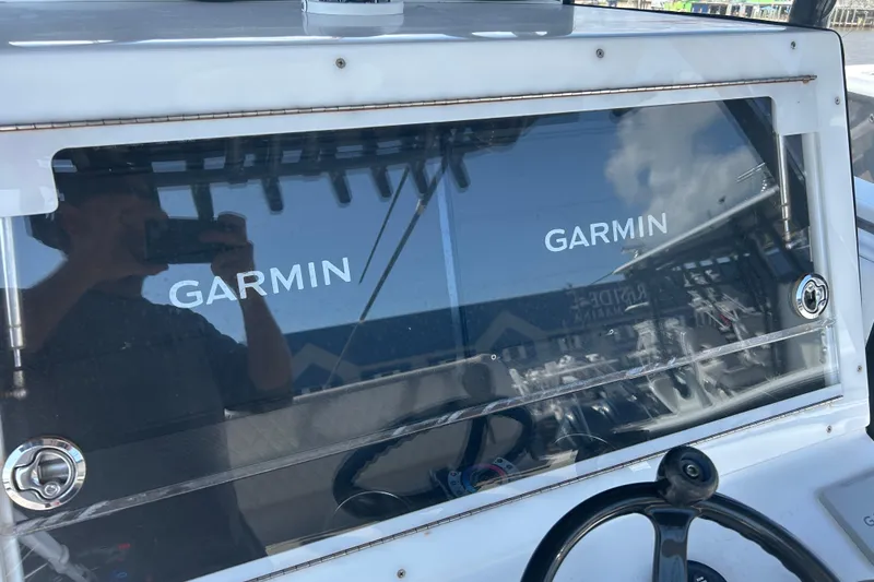 Slide: The Image of Console of 2016 SeaHunter 39 Tournament with Garmin displays. - 43