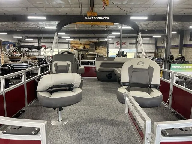 Slide: The Image of Sun Tracker Bass Buggy 16 XL Select 2026 - 11