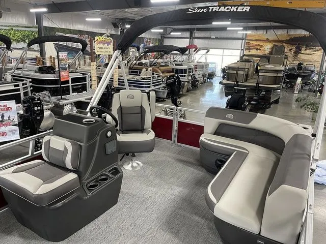 Slide: The Image of Sun Tracker Bass Buggy 16 XL Select 2026 - 13