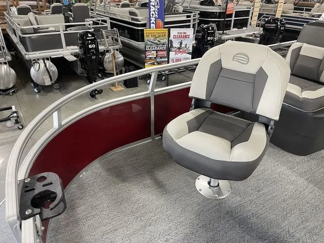 Slide: The Image of Sun Tracker Bass Buggy 16 XL Select 2026 - 15