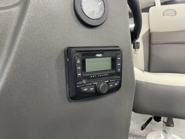 Slide: The Image of Sun Tracker Bass Buggy 16 XL Select 2026 - 17