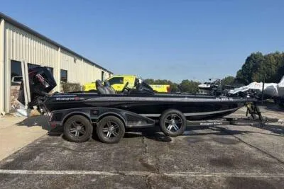 The Image of 2025 Ranger Z520R boat on trailer parked outside a warehouse. - 0