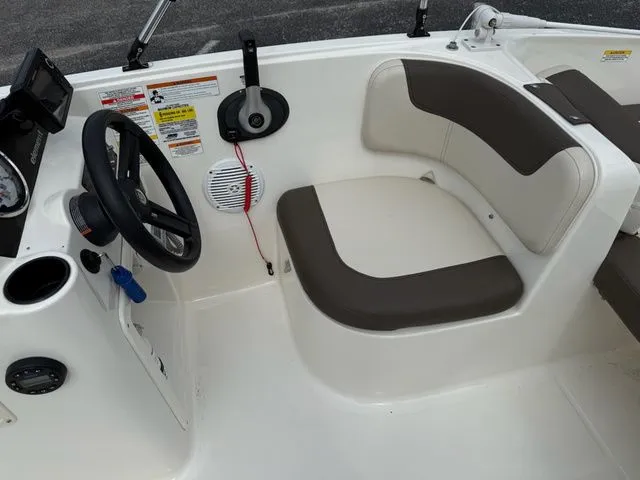 Slide: The Image of Bayliner Element E16 2021 - 13