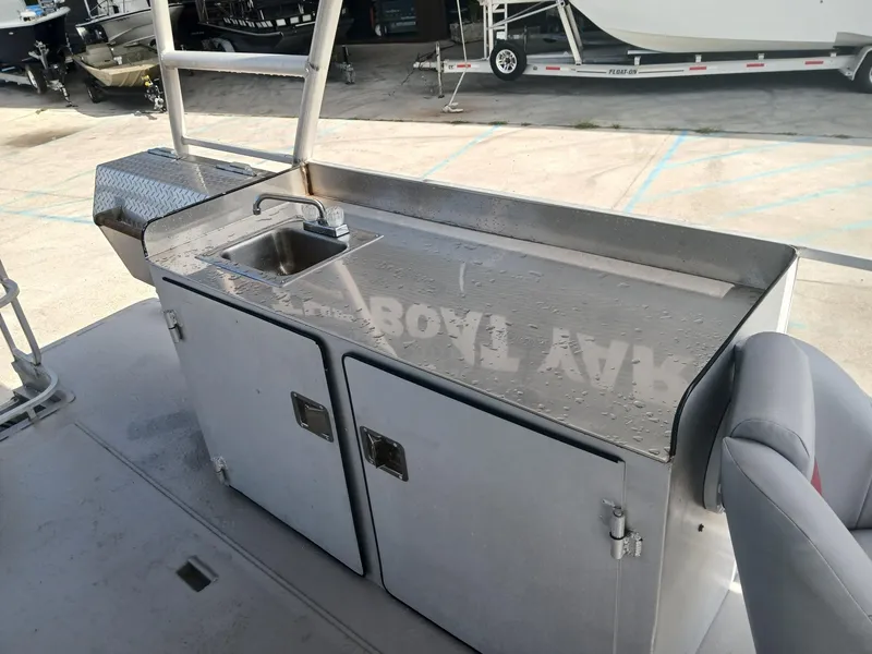 Slide: The Image of Custom 32 Tri Toon 2012 - 8