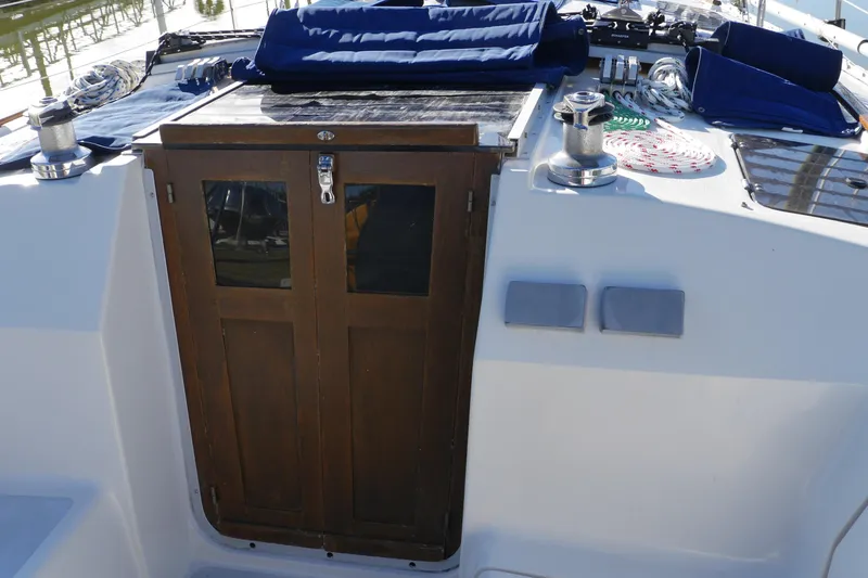 Slide: The Image of Hunter Legend 35.5 sailboat cockpit with wooden hatch, winch, and ropes, 1990 model. - 18