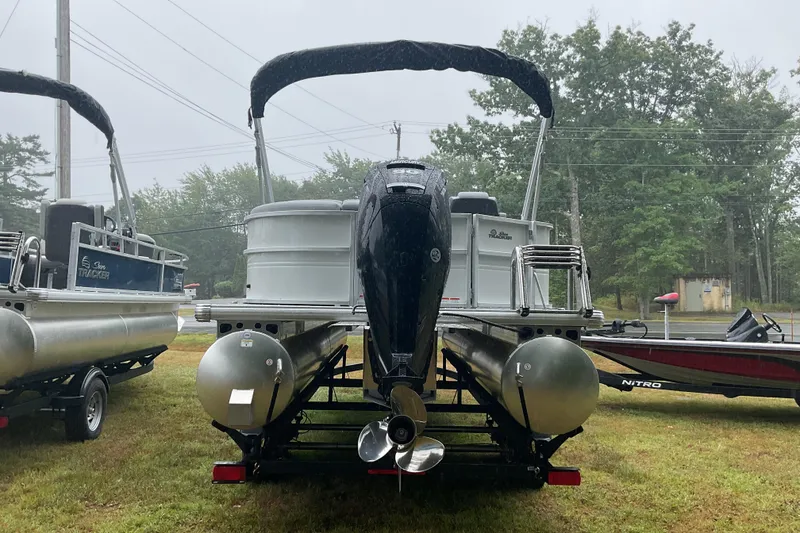 Slide: The Image of 2026 Sun Tracker PB 20 DLX pontoon boat on trailer, rear view. - 6