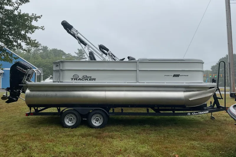 Slide: The Image of 2026 Sun Tracker PB 20 DLX pontoon boat on trailer, parked on grass. - 8