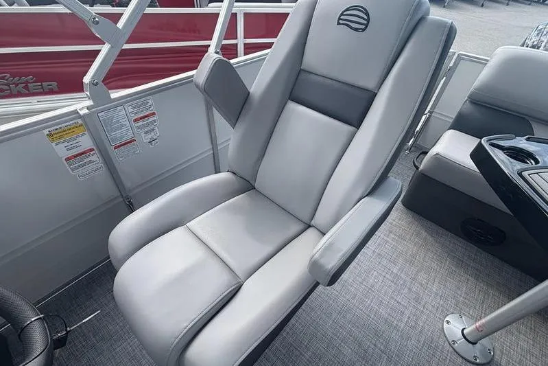 Slide: The Image of 2026 Sun Tracker PB 20 DLX boat seat, gray upholstery, modern design. - 5