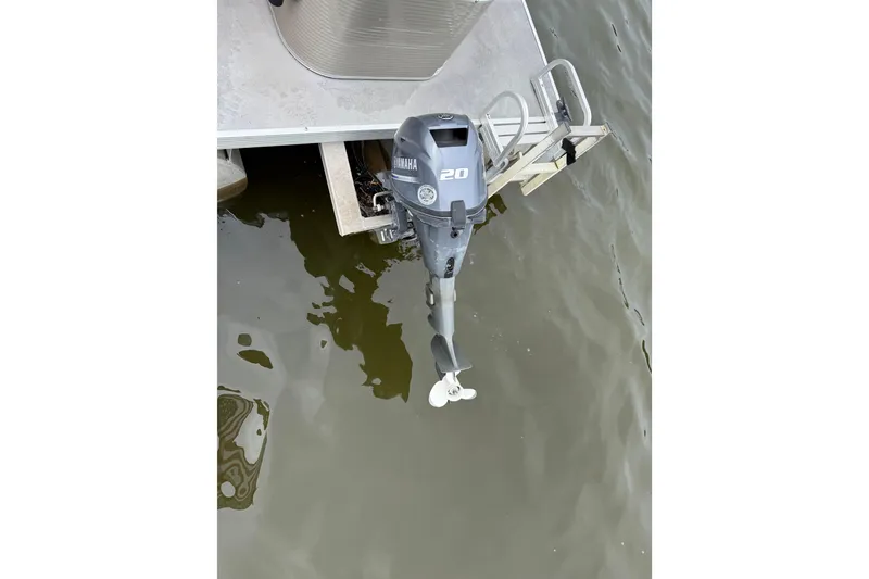 Slide: The Image of Outboard motor on a 2016 Qwest Adventure 7514 Cruise Deluxe pontoon boat. - 4