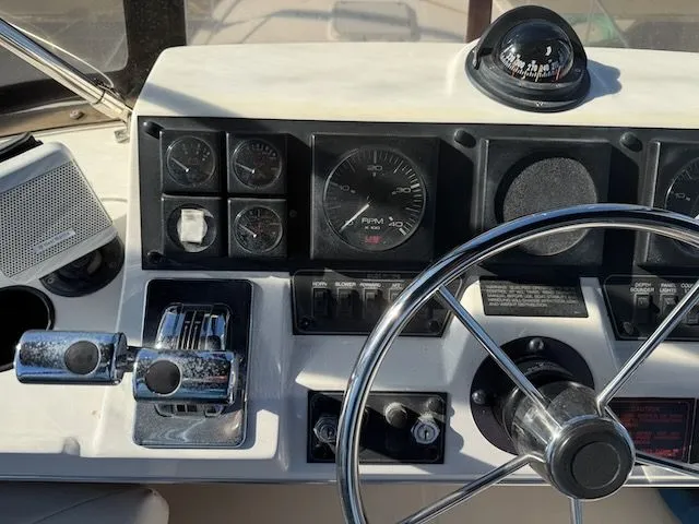 Slide: The Image of Bayliner 3288 Motoryacht 1995 - 11