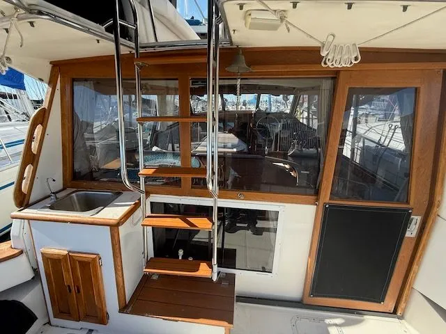 Slide: The Image of Bayliner 3288 Motoryacht 1995 - 18