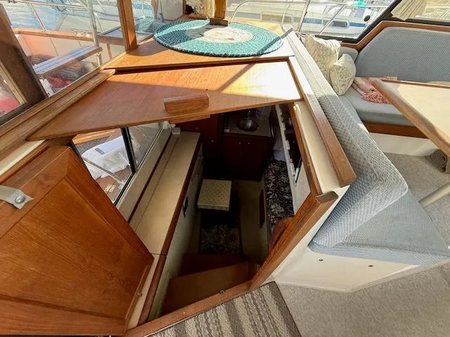 Slide: The Image of Bayliner 3288 Motoryacht 1995 - 24