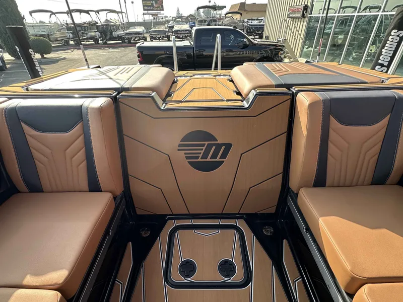 Slide: The Image of Malibu Wakesetter 25 LSV 2026 - 11