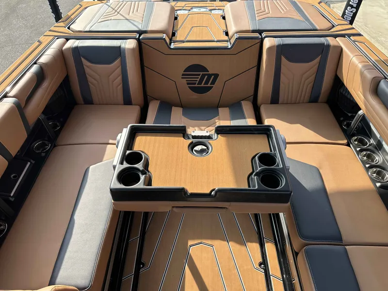Slide: The Image of Malibu Wakesetter 25 LSV 2026 - 13