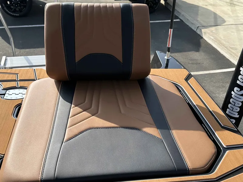 Slide: The Image of Malibu Wakesetter 25 LSV 2026 - 15