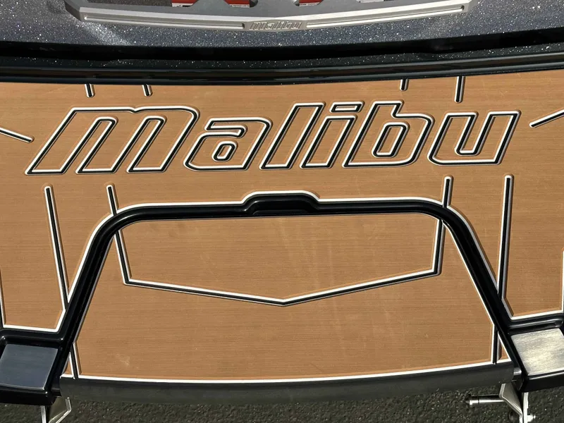 Slide: The Image of Malibu Wakesetter 25 LSV 2026 - 18