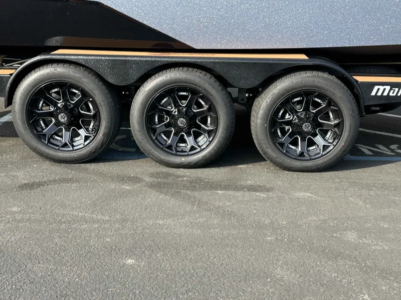 Slide: The Image of Malibu Wakesetter 25 LSV 2026 - 19