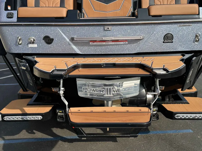 Slide: The Image of Malibu Wakesetter 25 LSV 2026 - 7