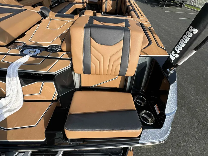Slide: The Image of Malibu Wakesetter 25 LSV 2026 - 8