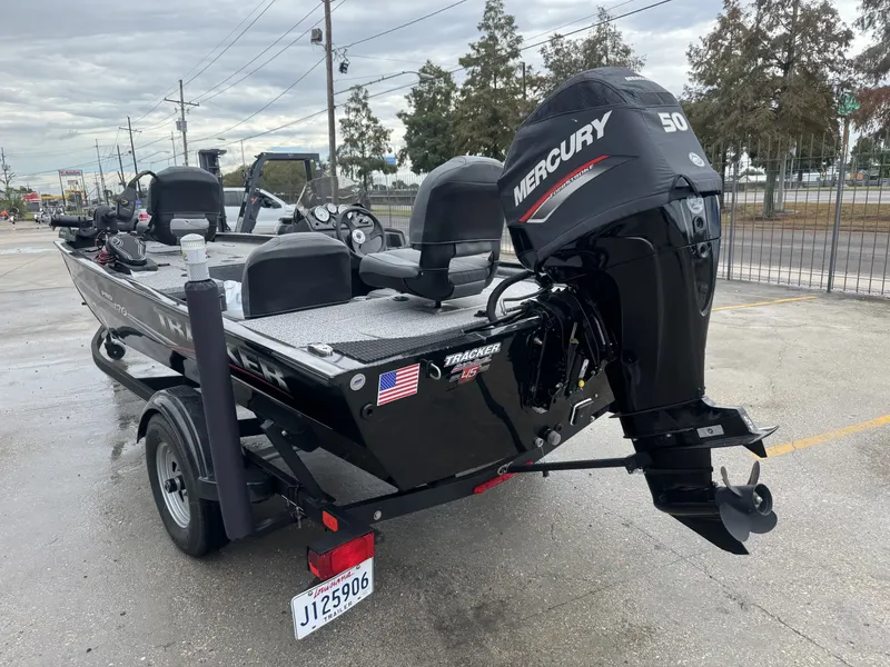 Slide: The Image of Tracker Pro 170 2024 - 4