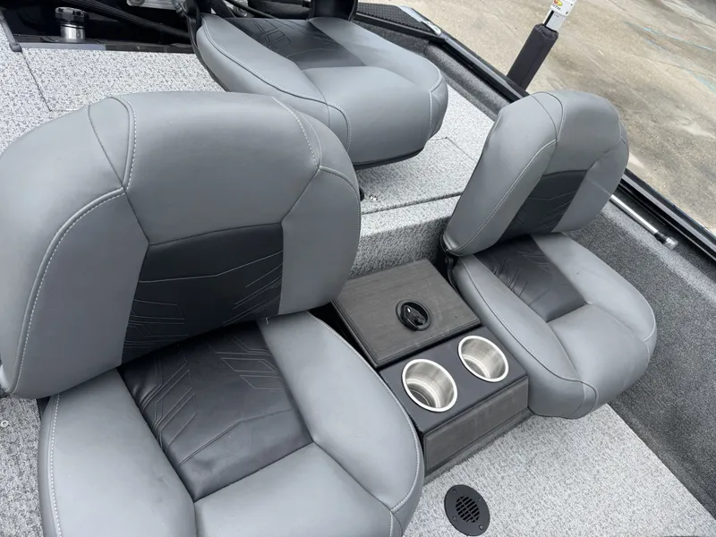 Slide: The Image of Tracker Pro 170 2024 - 9