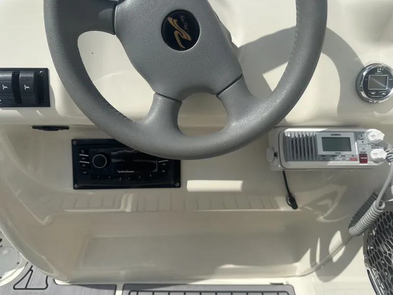 Slide: The Image of Sea Ray 215 Express Cruiser 1997 - 14