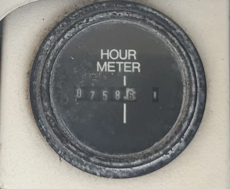 Slide: The Image of Sea Ray 215 Express Cruiser 1997 - 6