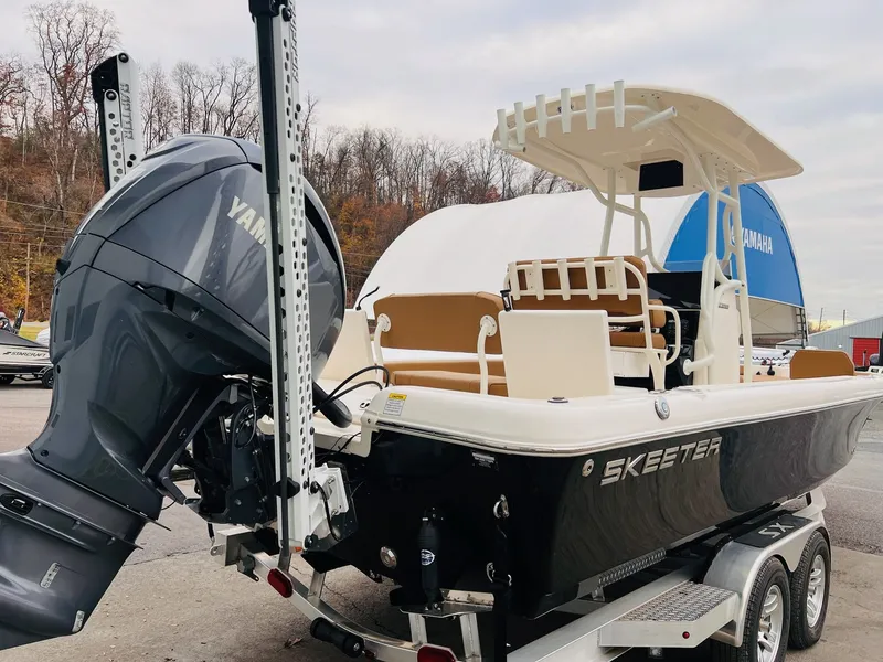 Slide: The Image of Skeeter SX 2550 Family 2024 - 11