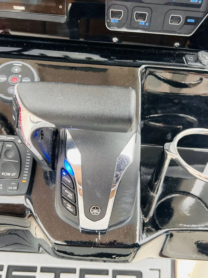 Slide: The Image of Skeeter SX 2550 Family 2024 - 12