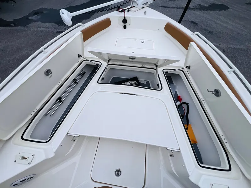 Slide: The Image of Skeeter SX 2550 Family 2024 - 21