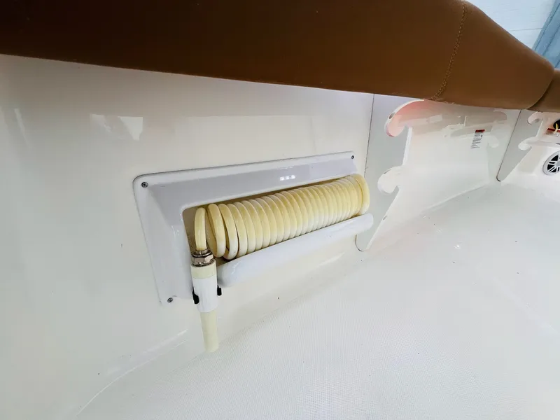 Slide: The Image of Skeeter SX 2550 Family 2024 - 43