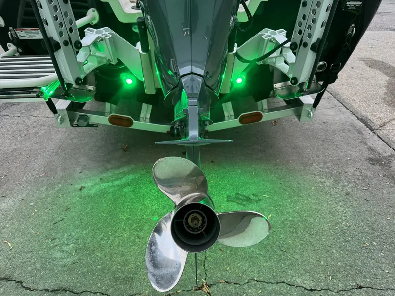 Slide: The Image of Skeeter SX 2550 Family 2024 - 44