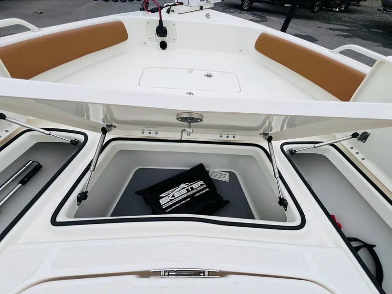 Slide: The Image of Skeeter SX 2550 Family 2024 - 45