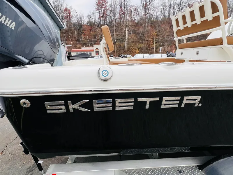 Slide: The Image of Skeeter SX 2550 Family 2024 - 48