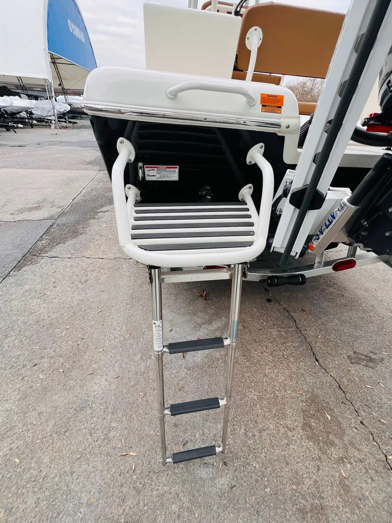 Slide: The Image of Skeeter SX 2550 Family 2024 - 5