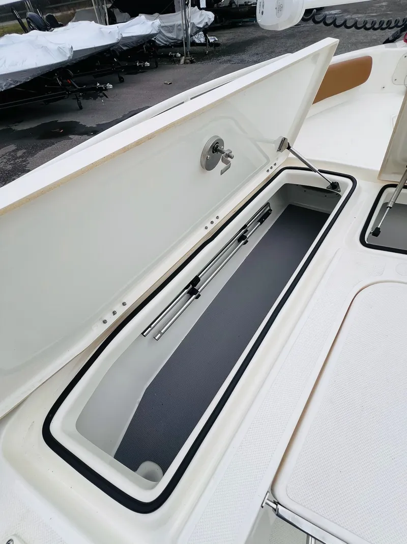 Slide: The Image of Skeeter SX 2550 Family 2024 - 7