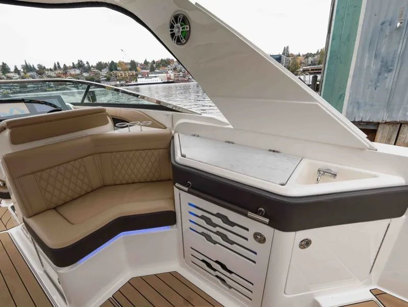 Slide: The Image of Sea Ray SLX 310 2023 - 10