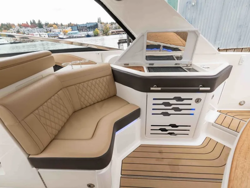 Slide: The Image of Sea Ray SLX 310 2023 - 11