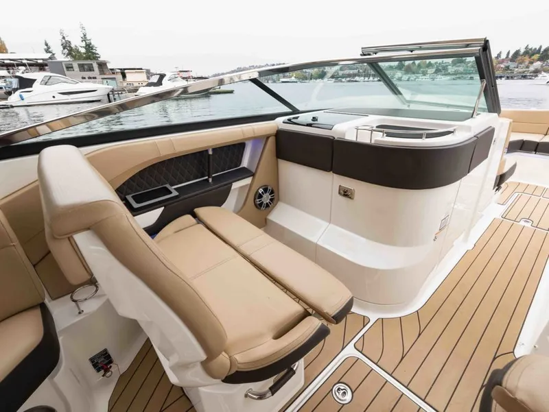 Slide: The Image of Sea Ray SLX 310 2023 - 12