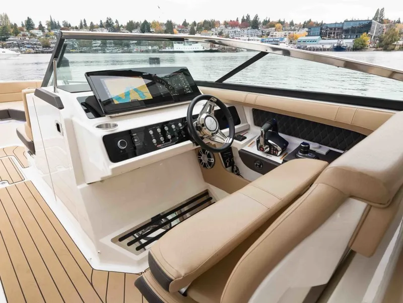 Slide: The Image of Sea Ray SLX 310 2023 - 13