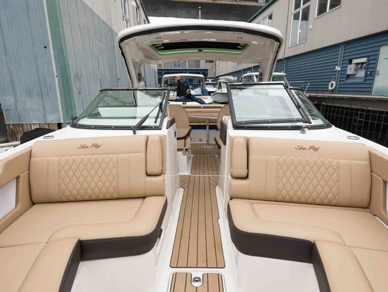Slide: The Image of Sea Ray SLX 310 2023 - 16