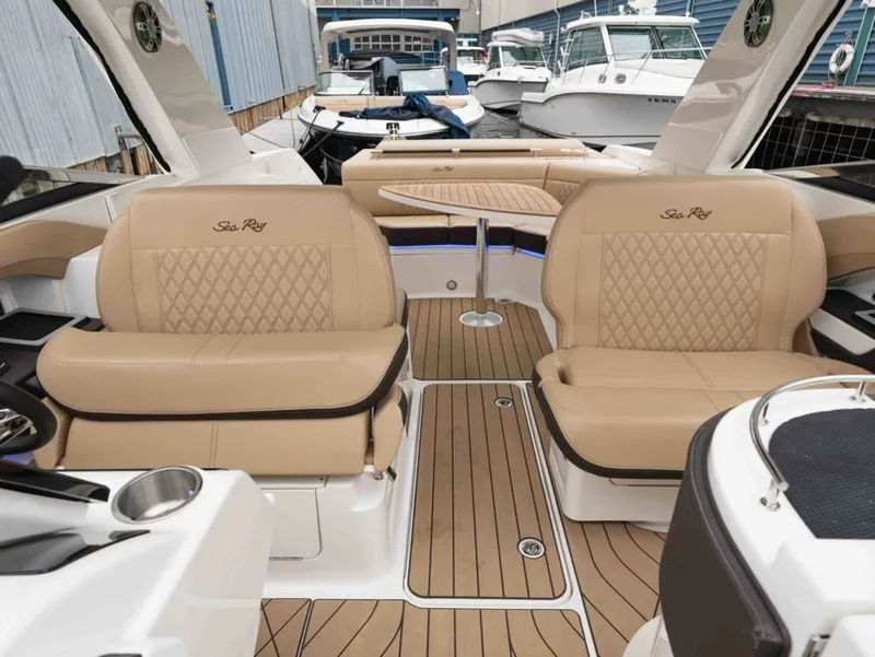 Slide: The Image of Sea Ray SLX 310 2023 - 18
