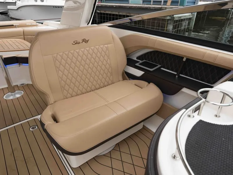 Slide: The Image of Sea Ray SLX 310 2023 - 20