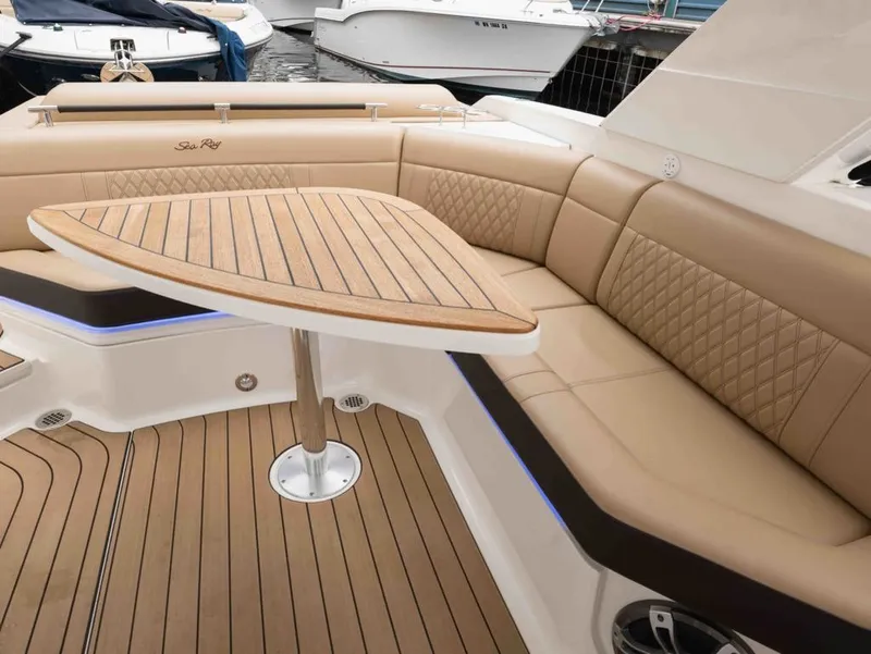 Slide: The Image of Sea Ray SLX 310 2023 - 21